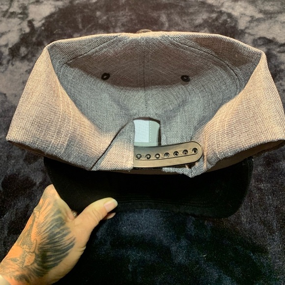 💛 Grey/Black Unisex Snapback Ballcap - Picture 6 of 16